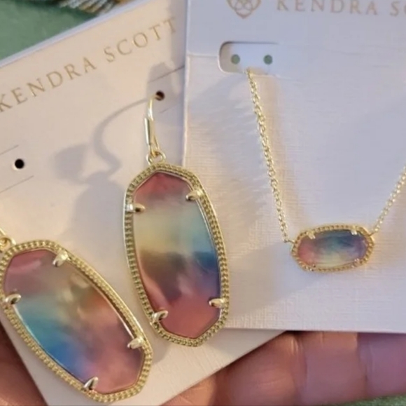 LAST 4 KENDRA SCOTT AVAILABLE.  MAKE AN OFFER ON 1 OR ALL. GENIUNE - Picture 10 of 11